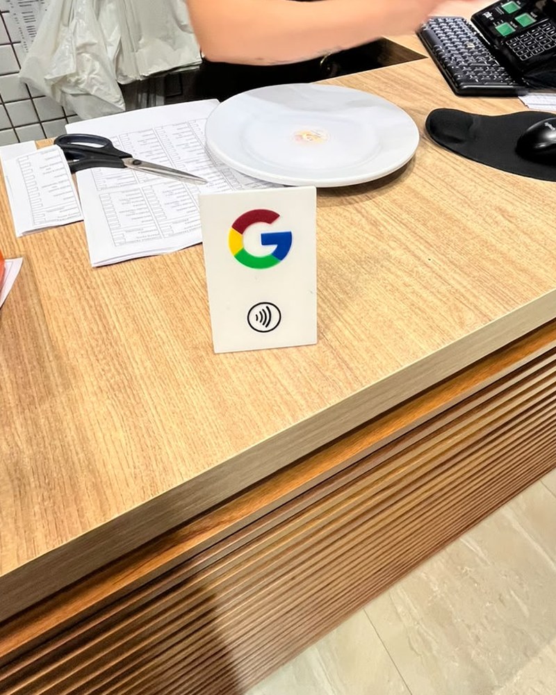Placa NFC em restaurante